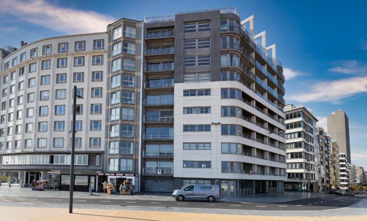 Apartment Maritime View At Commodore Остенде Екстериор снимка